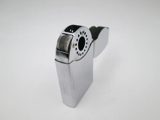 Zenith Windproof petrol pocket lighter. Chromed metal. Linear pattern. Japan. 1960's