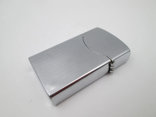 Zenith Windproof petrol pocket lighter. Chromed metal. Linear pattern. Japan. 1960's
