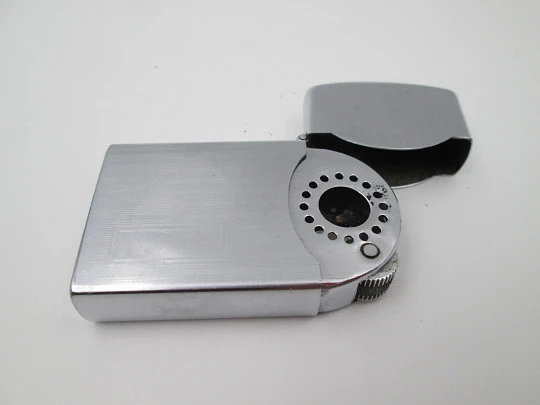 Zenith Windproof petrol pocket lighter. Chromed metal. Linear pattern. Japan. 1960's