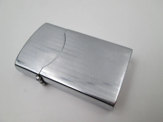 Zenith Windproof petrol pocket lighter. Chromed metal. Linear pattern. Japan. 1960's