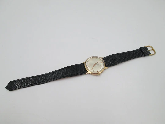 Zenith. 18 karat yellow gold. Automatic movement. Black leather strap. 1960's. Swiss