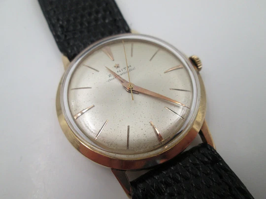 Zenith. 18 karat yellow gold. Automatic movement. Black leather strap. 1960's. Swiss