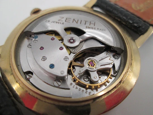 Zenith. 18 karat yellow gold. Automatic movement. Black leather strap. 1960's. Swiss