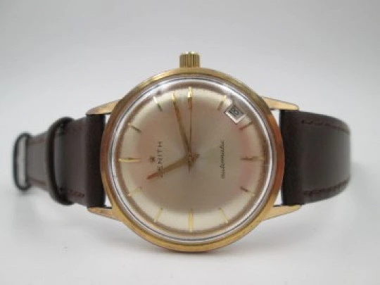Zenith. 20 microns gold plated and steel. Automatic. Calendar. Strap. 1960's