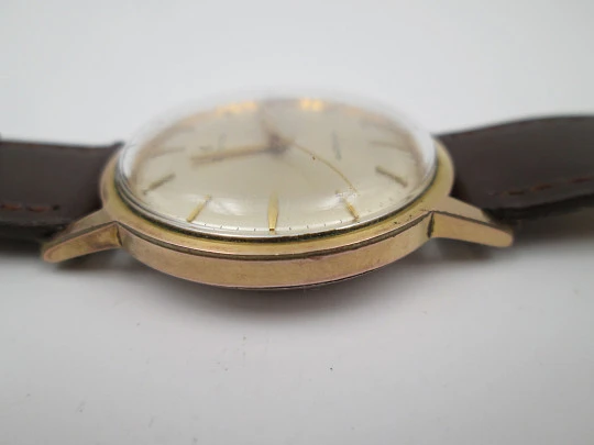 Zenith. 20 microns gold plated and steel. Automatic. Calendar. Strap. 1960's