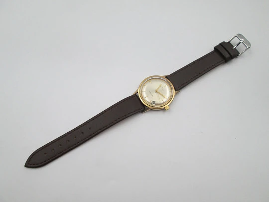 Zenith. 20 microns gold plated and steel. Automatic. Calendar. Strap. 1960's