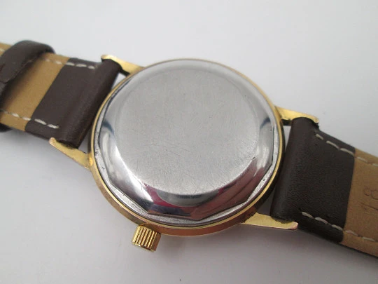 Zenith. 20 microns gold plated and steel. Automatic. Calendar. Strap. 1960's