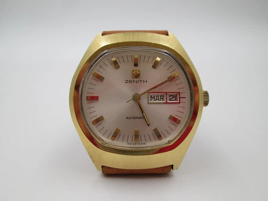 Zenith. Stainless steel and gold plated. Automatic. Date & day. 1975's. Strap