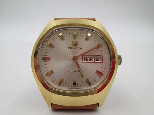 Zenith. Stainless steel and gold plated. Automatic. Date & day. 1975's. Strap