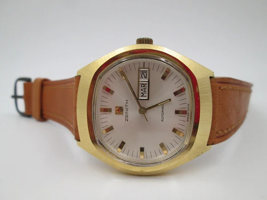 Zenith. Stainless steel and gold plated. Automatic. Date & day. 1975's. Strap