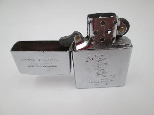 Zippo American Eagle Wyatt Earp. Metal cromado. Gasolina. Estados Unidos. 1990