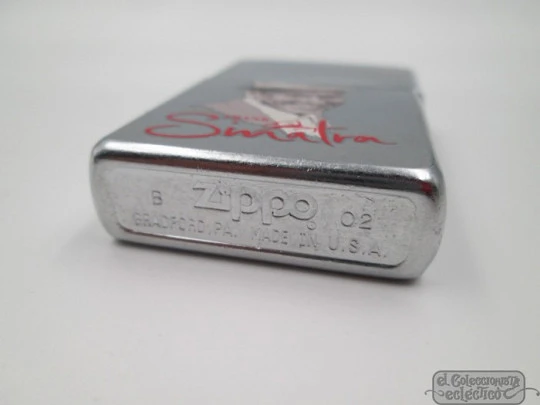 Zippo Frank Sinatra. Gasolina. 2002. Latón plateado. Caja