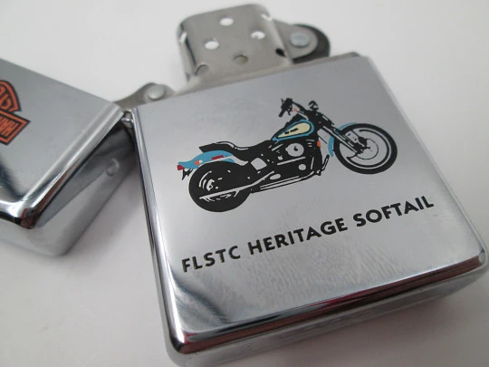 Zippo Harley Davidson. Metal cromado. Heritage Softail. Caja y documentación