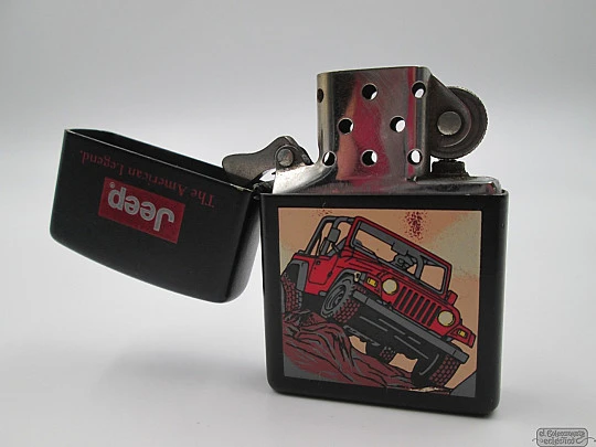 Zippo Jeep Wrangler, la leyenda americana. Gasolina. Latón lacado negro