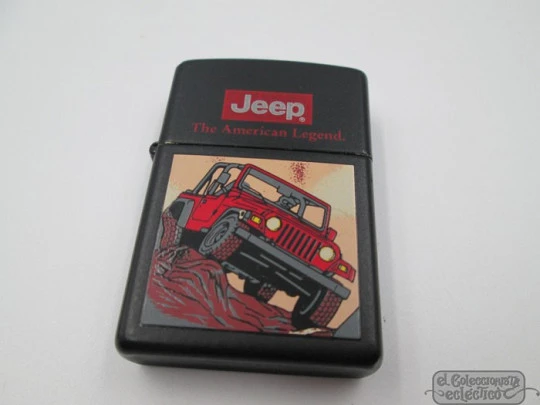 Zippo Jeep Wrangler, la leyenda americana. Gasolina. Latón lacado negro