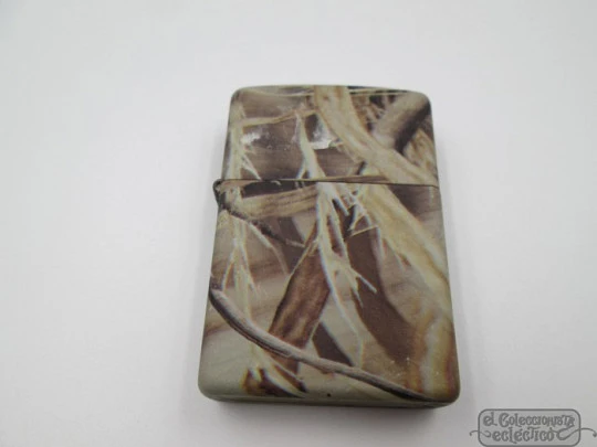 Zippo Realtree Hardwoods. 2008. Petrol. Lacquer brass. Box