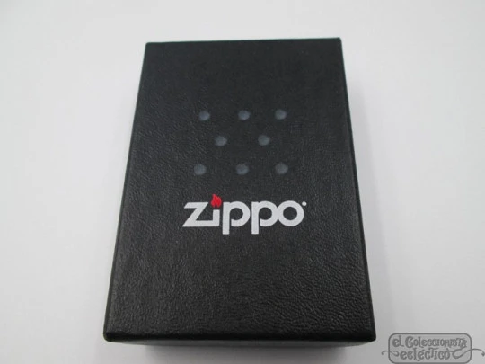 Zippo. Elvis Presley. Gasolina. 2009. Edición limitada. Latón plateado