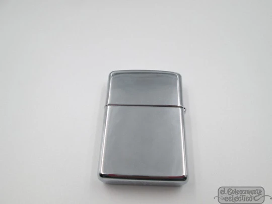 Zippo. Wood box & guarantee. 2005. G-Serie. Flame motif. Brass