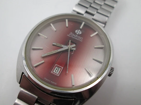 Zodiac. Automatic. Steel. Bitone iridescent dial. Calendar. Bracelet. 1970's