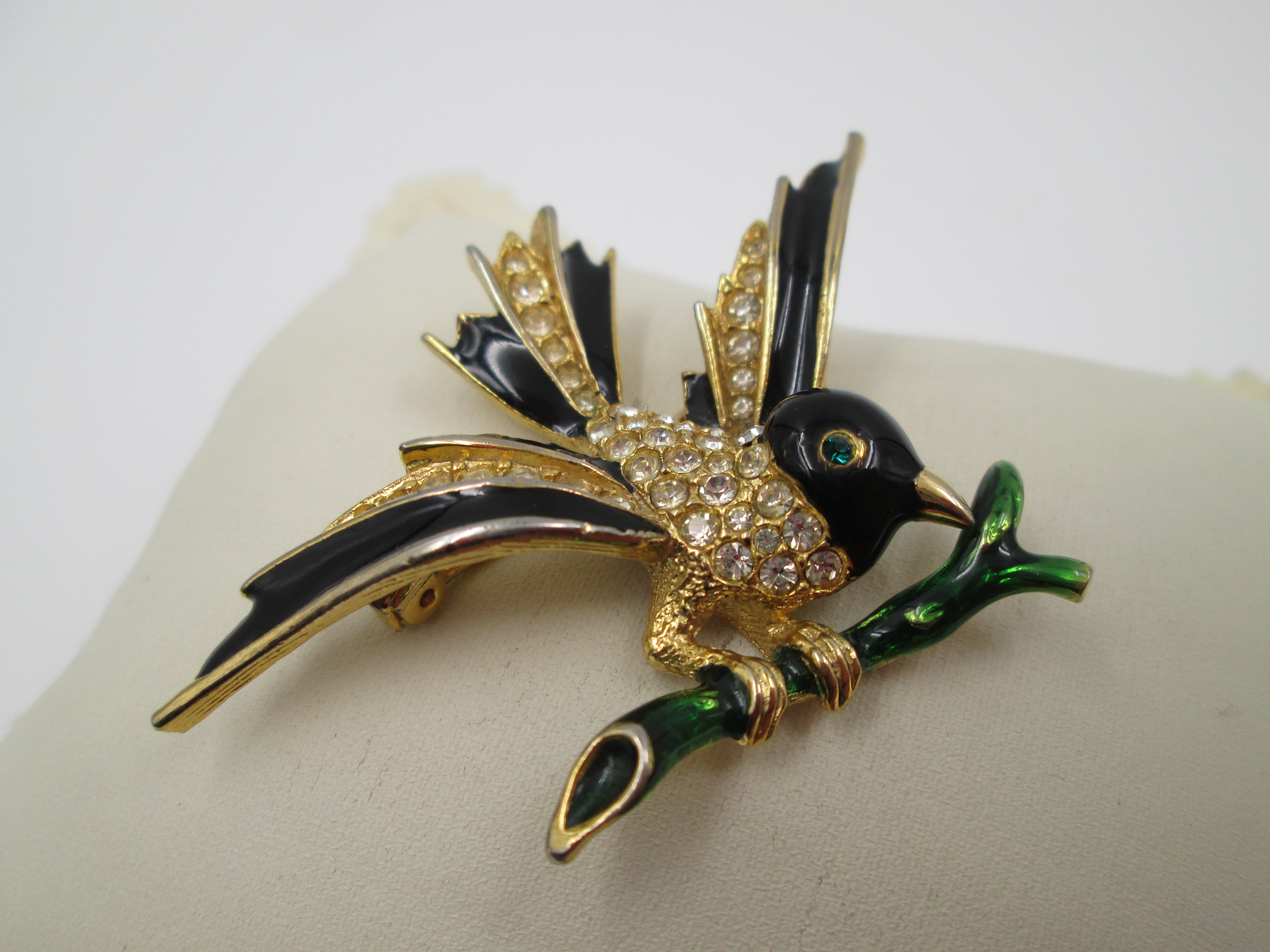Bird store brooch vintage