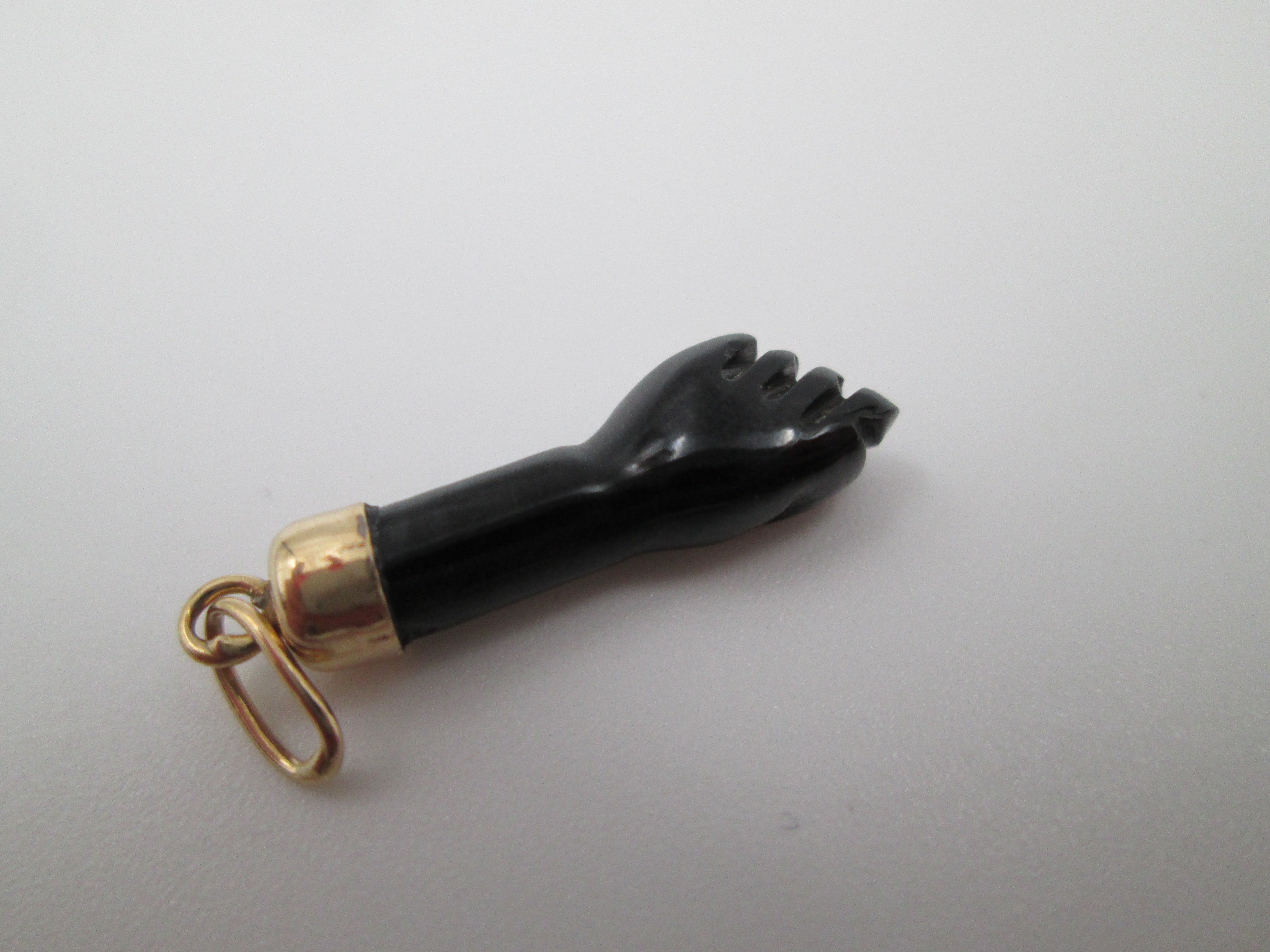 Black Hand Pendant Figa Higa 18 Karat Gold And Jet El