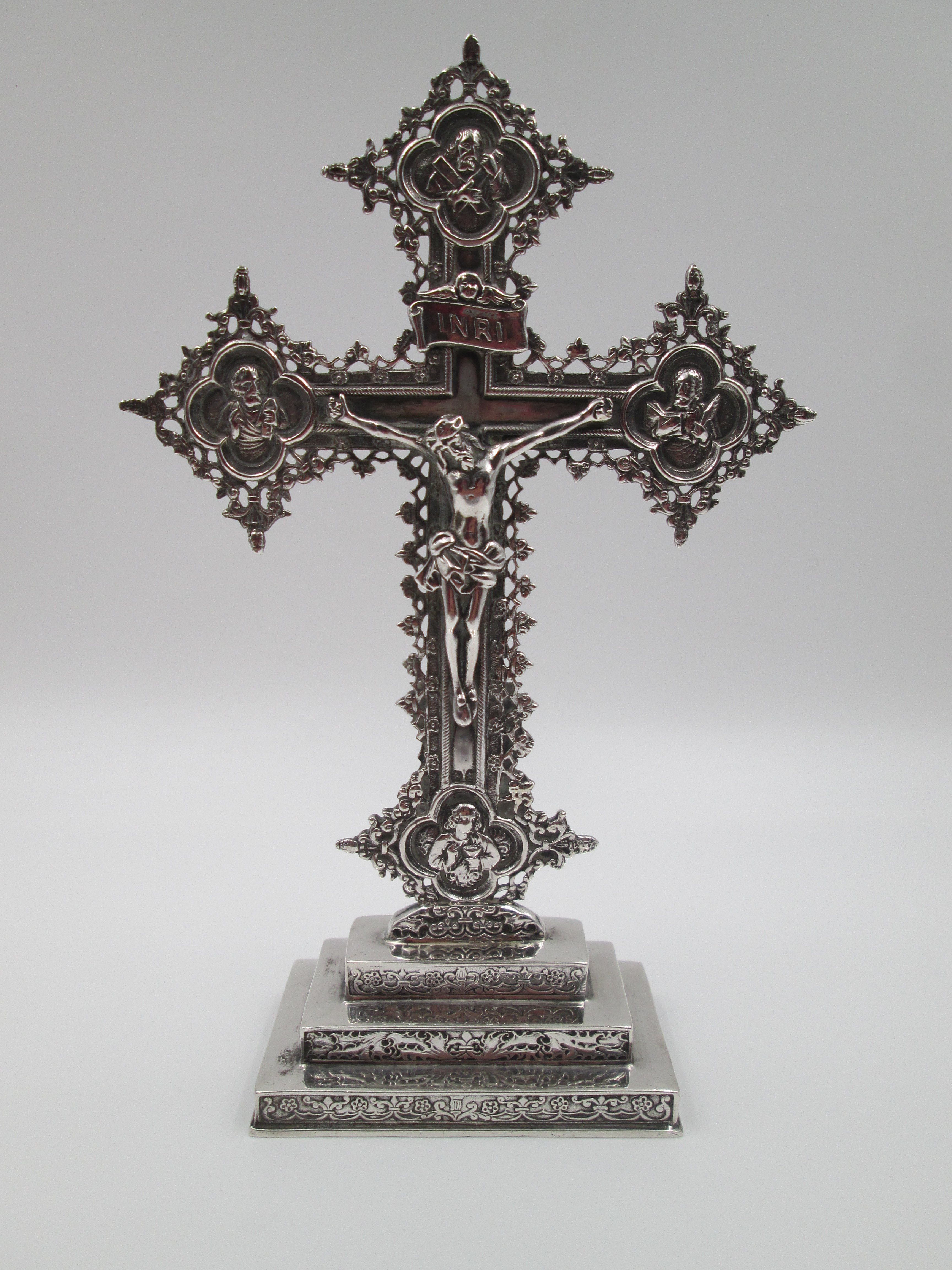 Crucifijo De Mesa Con Tetramorfos Joyeria Malde Plata Ley | El ...