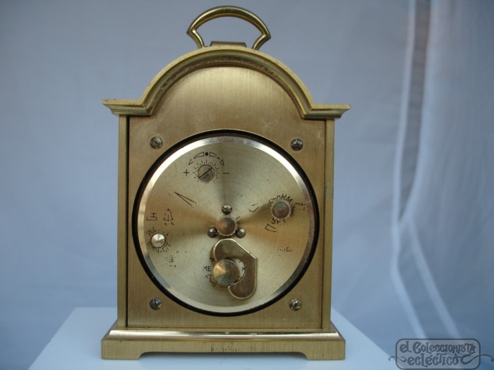 Relojes antiguos en Suiza: La cultura plasmada en la madera de un reloj