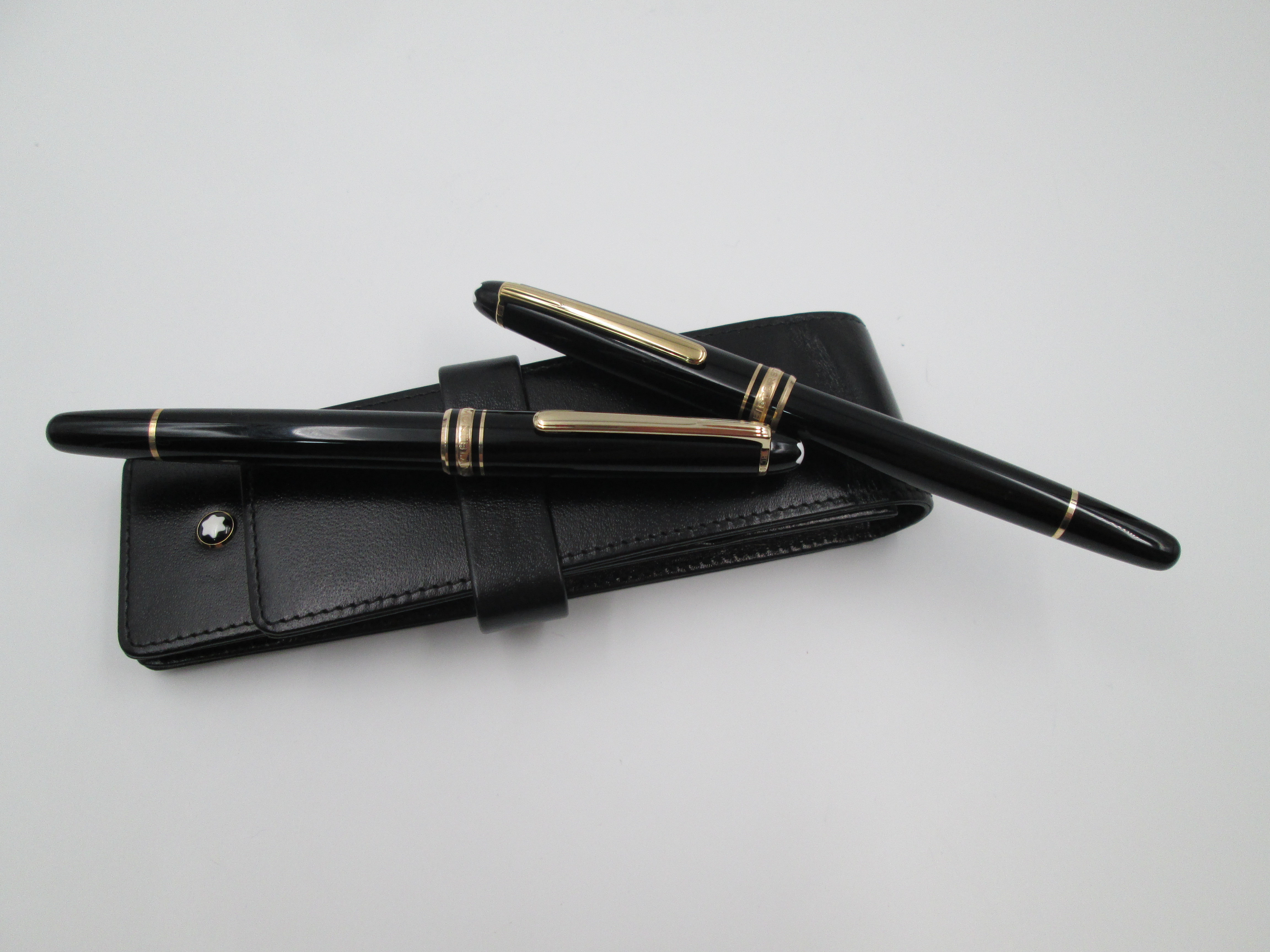 Waarschijnlijk George Eliot hiërarchie Duo Meisterstück 144, Black resin, Gold plated details, leather Pouch,  fountain pen and rollerball