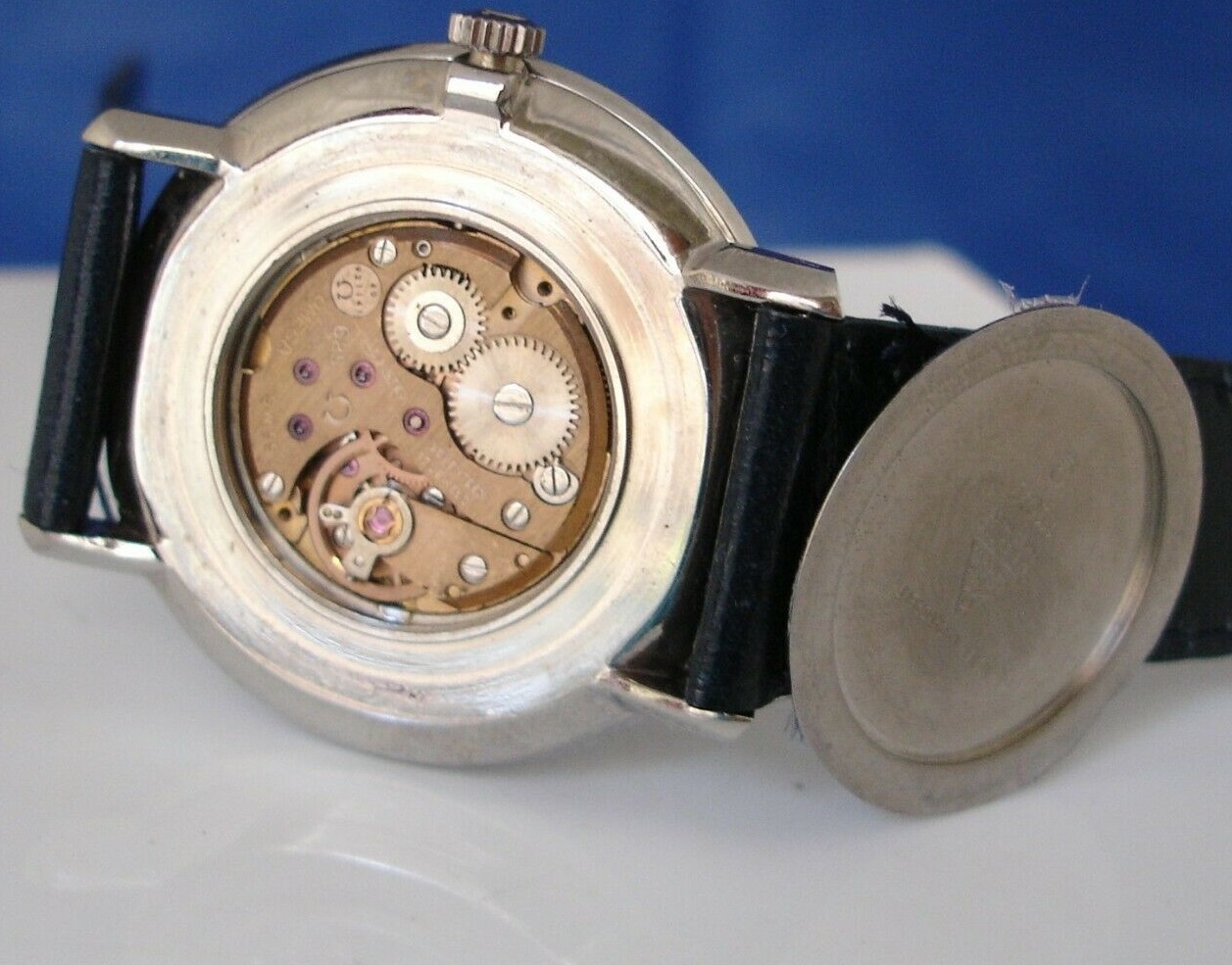 omega stainless steel manual wind 1970 strap