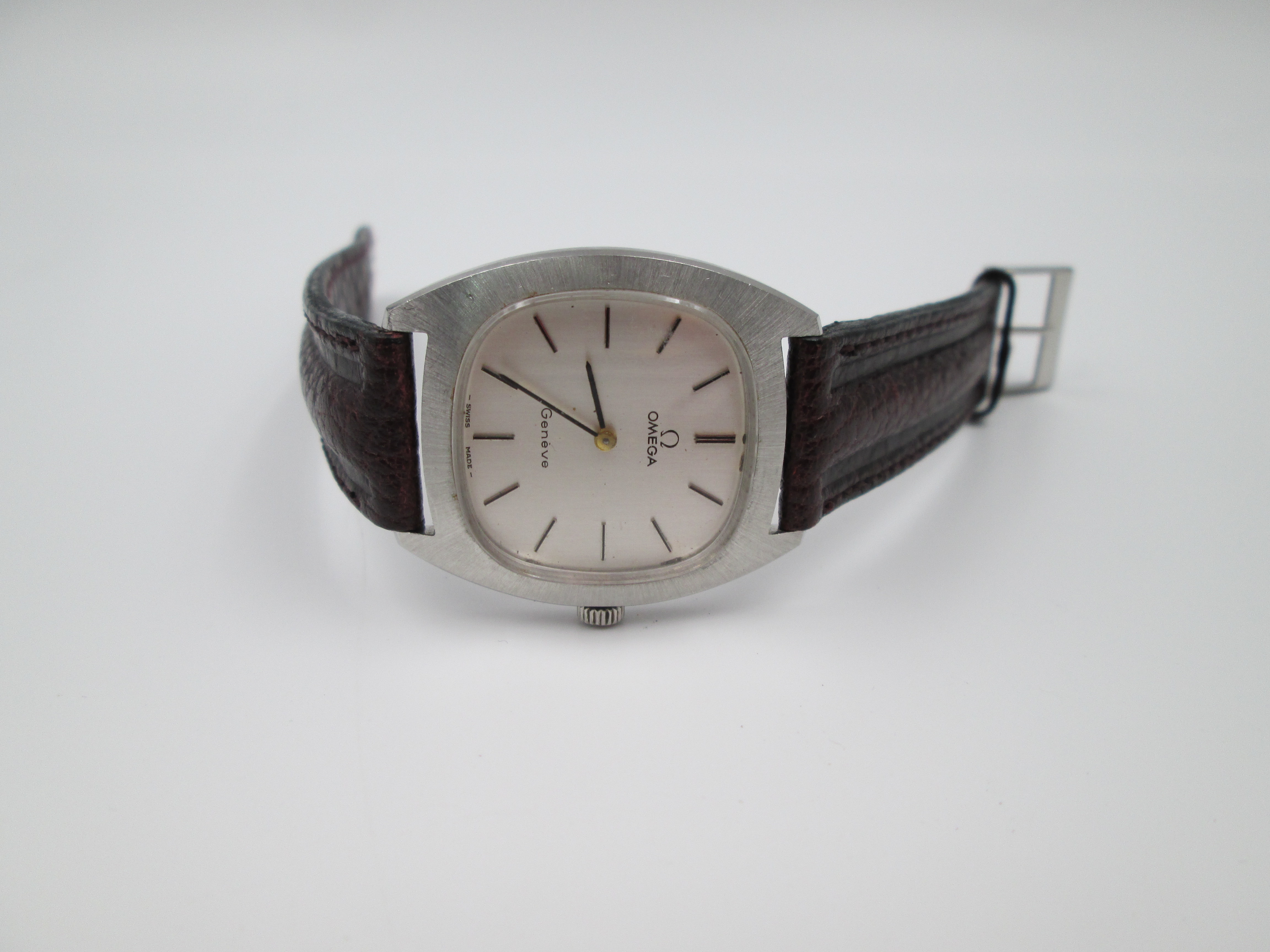 omega geneve stainless steel manual wind 1960 square case