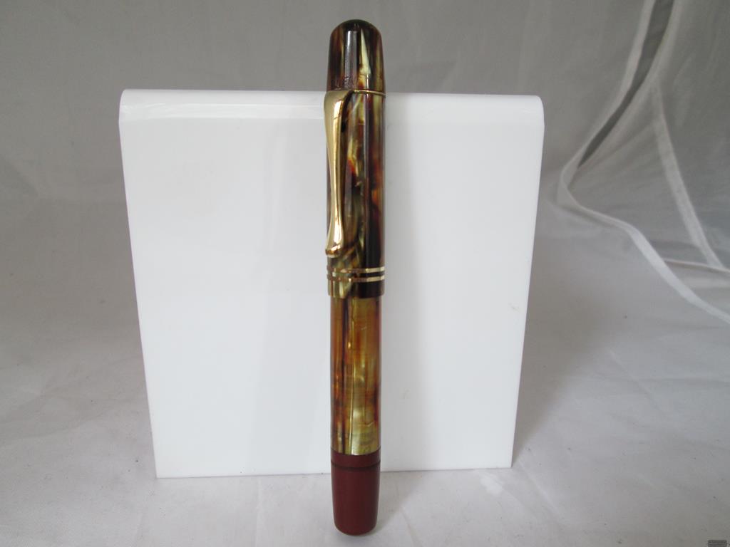 seinpaal complexiteit film Pelikan 101N, Tortoiseshell and red celluloid, 1930's, 14K nib, piston  filler system