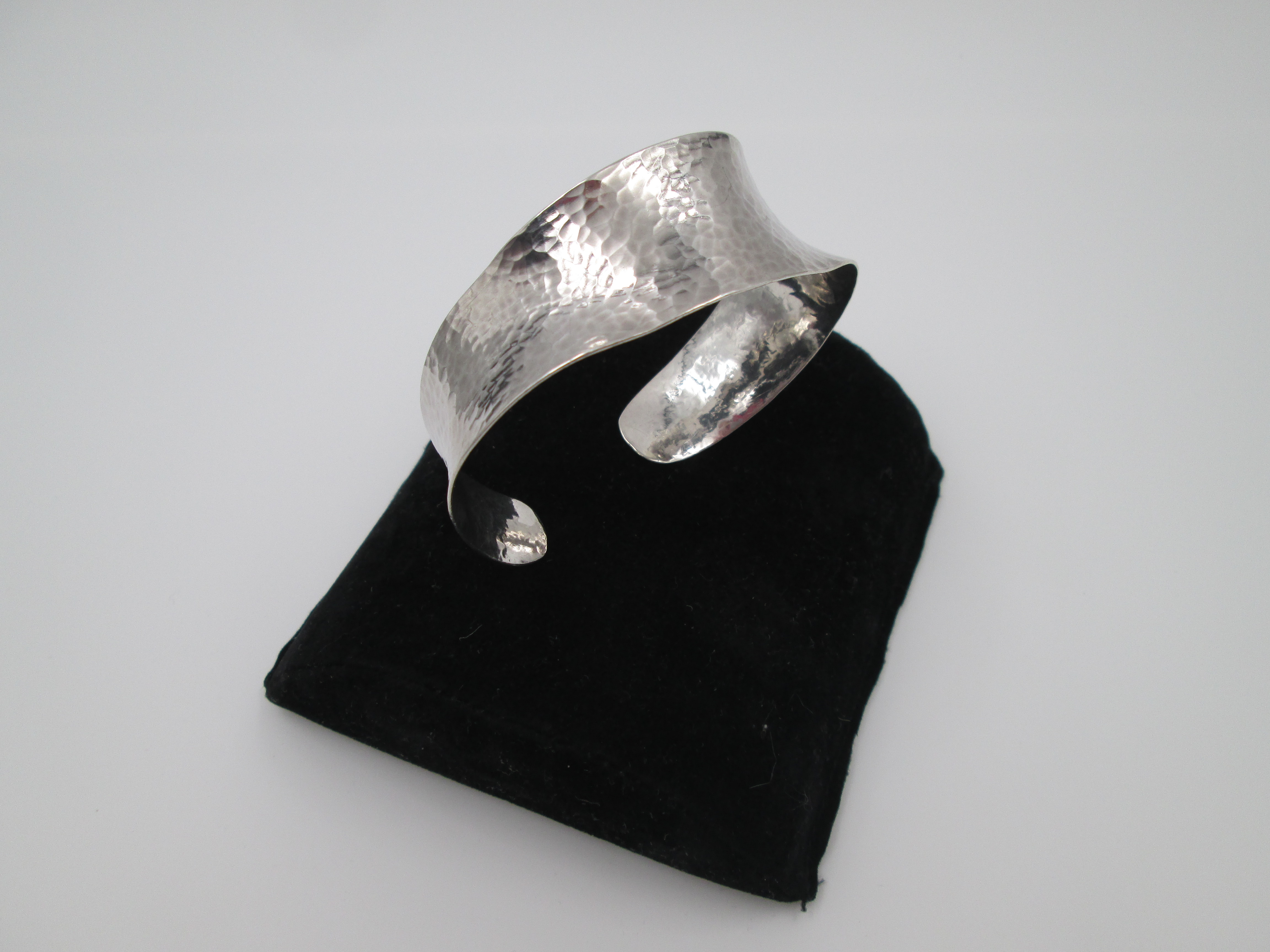 Womens Wavy Bangle Bracelet Sterling Silver Hammer Work | El