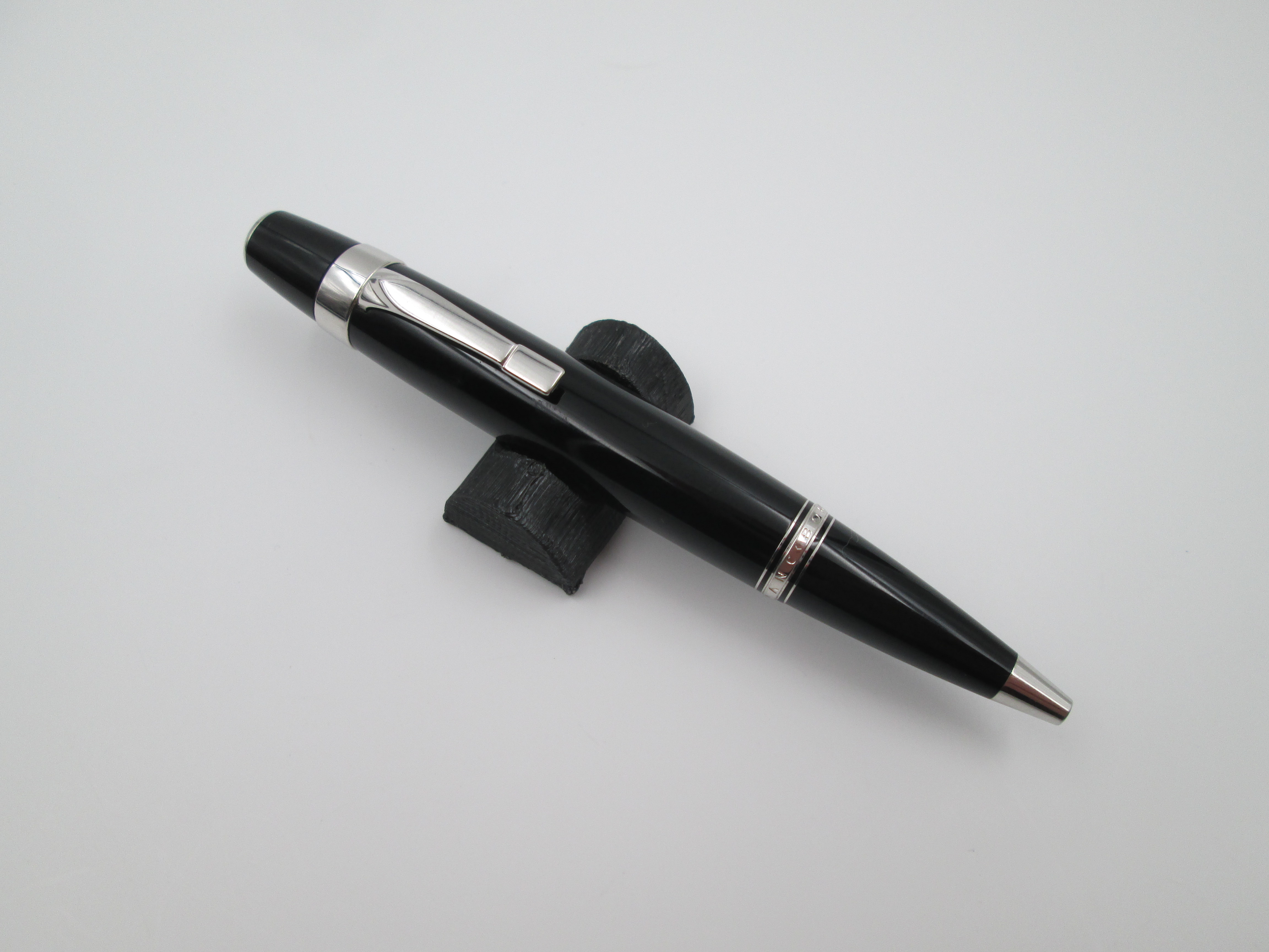 montblanc boheme ballpoint pen black resin platinum metal