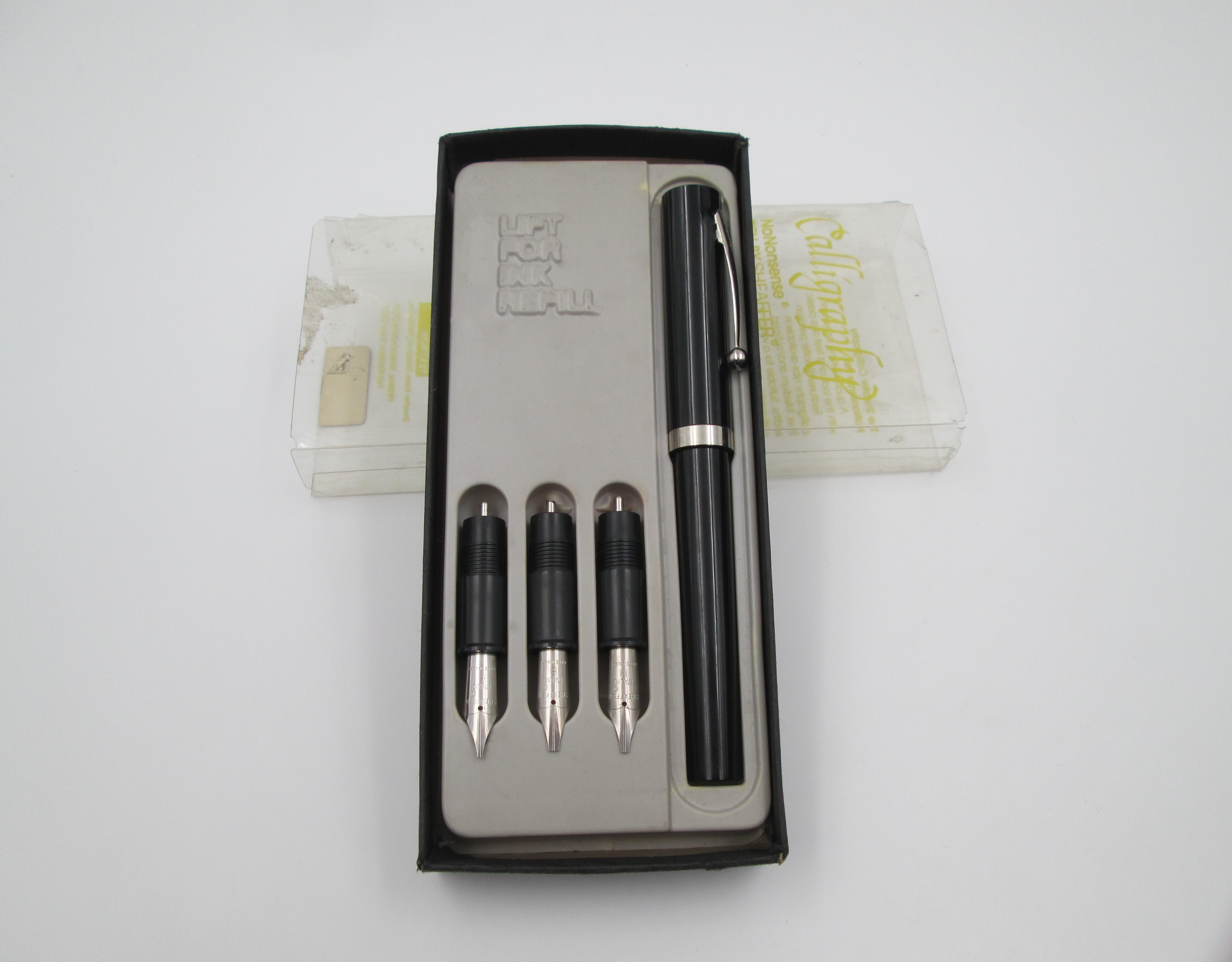 Vintage SHEAFFER CALLIGRAPHY FOUNTAIN PEN SET In Box, w/ Instructions 2 Pens