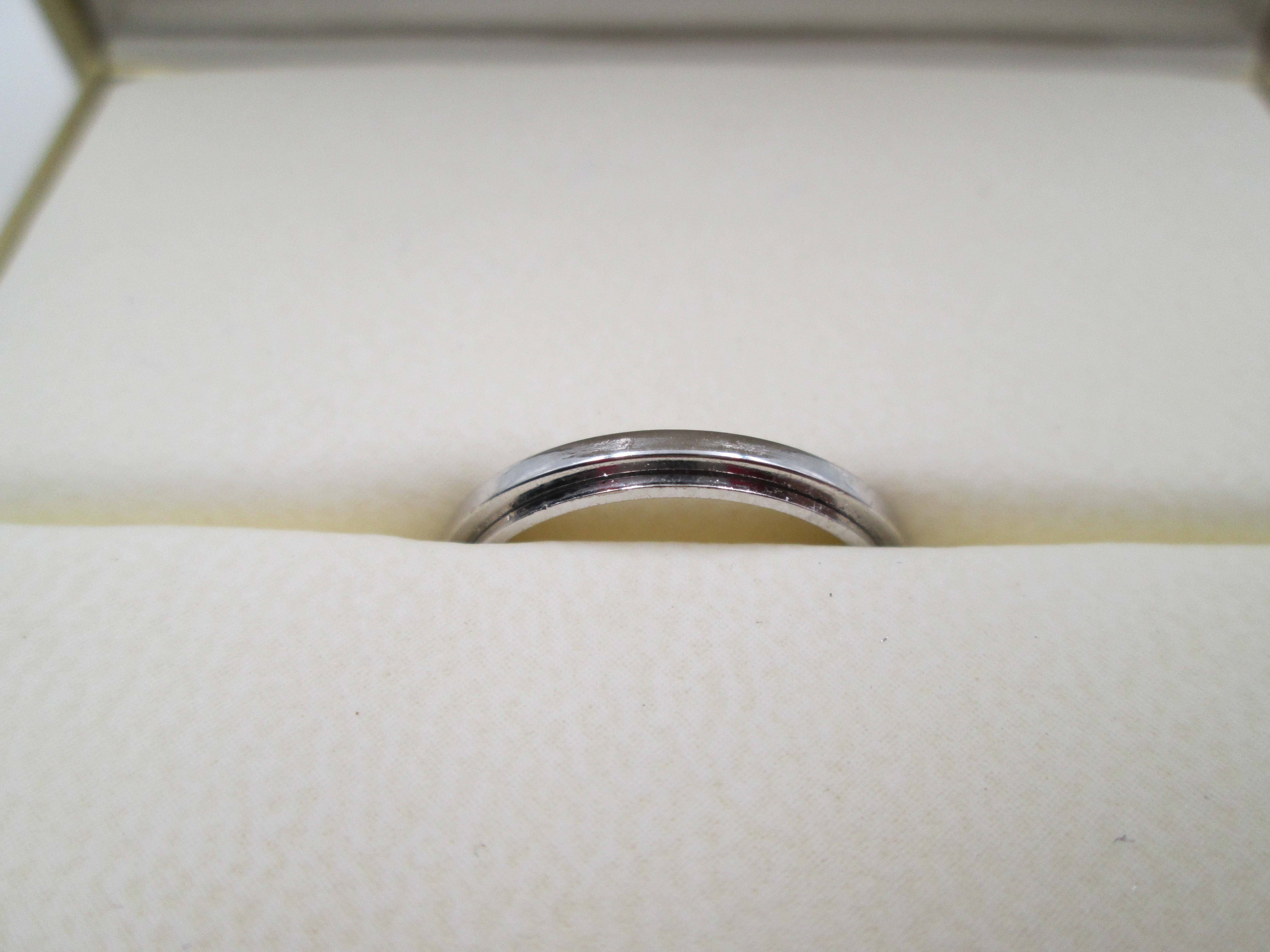 Possession Woman Wedding Ring 18k White Gold Piaget Box